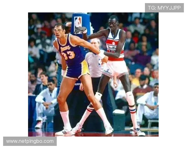 拉塞尔防守影响对比贾巴尔显著 提升内线护筐效率