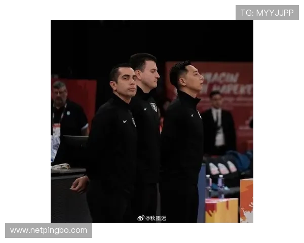 篮球裁判告诉你：翻腕违例在实战中到底怎么判？